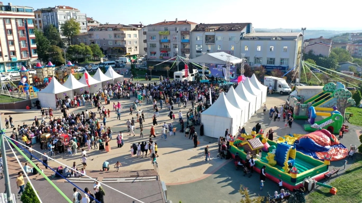 Arnavutköy\'de Çocuk Oyunları ve Oyuncakları Festivali\'nden renkli görüntüler