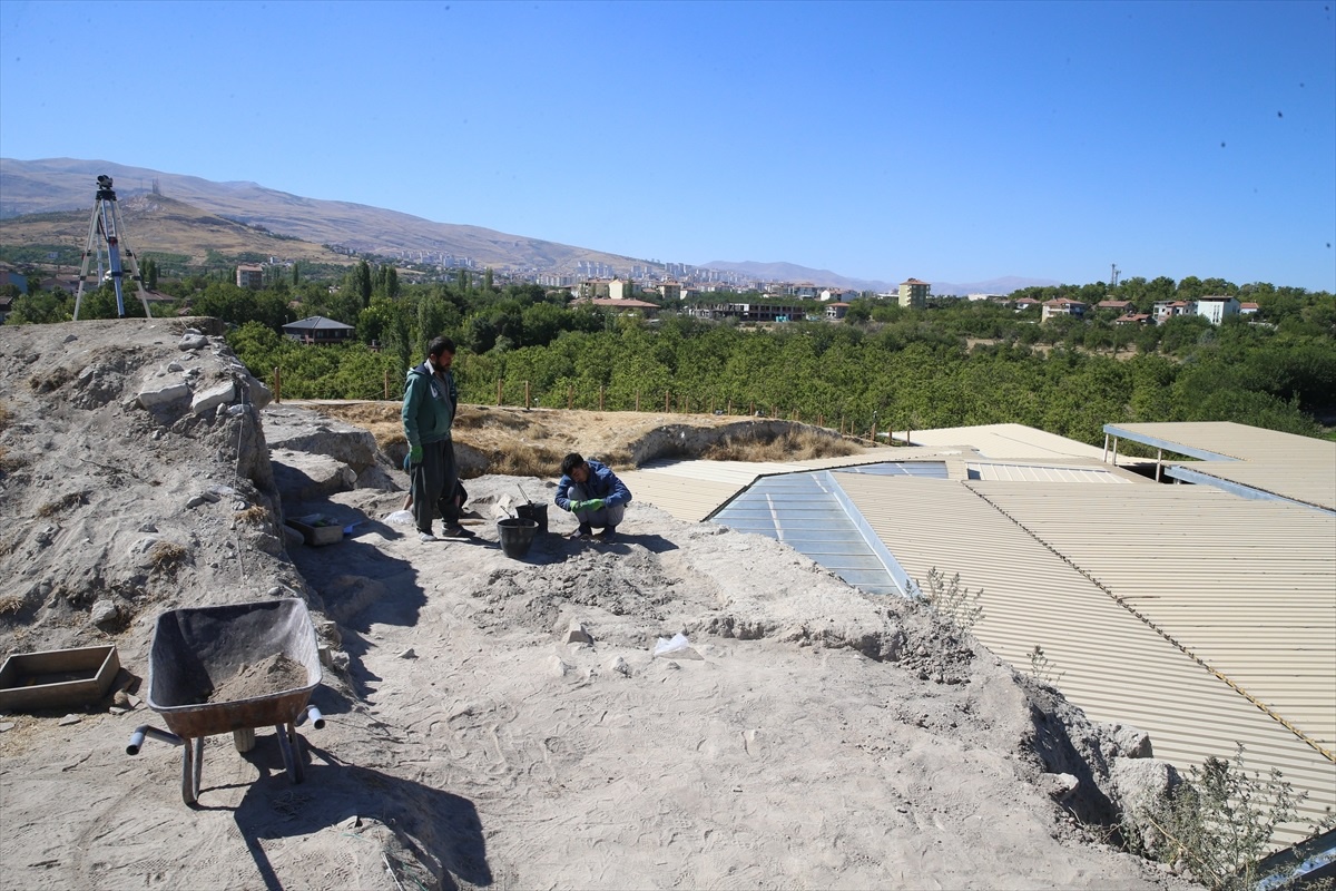 Malatya\'daki Arslantepe Höyüğü\'nde Orta Tunç dönemine ait çalışma alanı bulundu