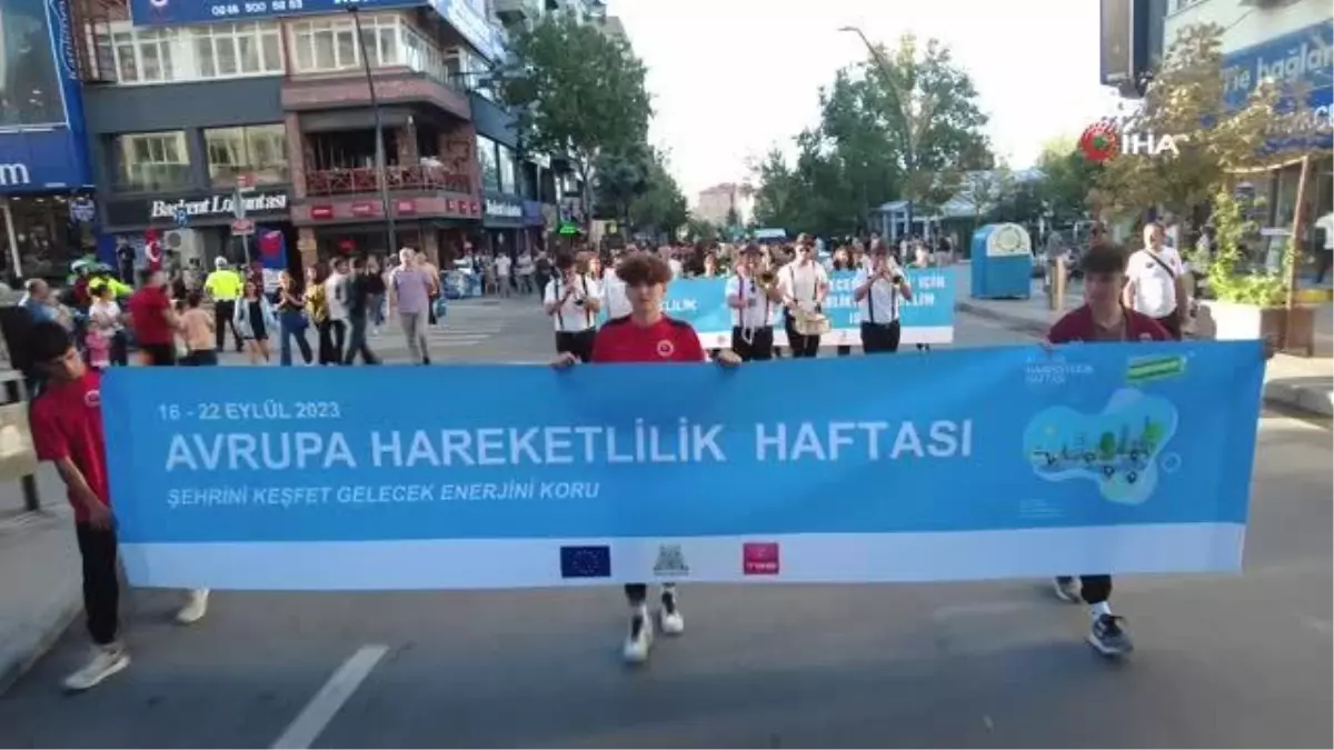 \'Avrupa Hareketlilik Haftası\' başladı Millet Bahçesi alanında paten ve kaykay sporcuları gösteri yaptı