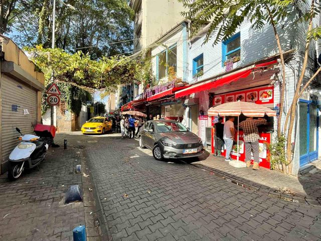 İstanbul'da bir şahıs, eski nişanlısını pompalı tüfekle dakikalarca darp etti İstanbul'da bir şahıs, eski nişanlısını pompalı tüfekle dakikalarca darp etti