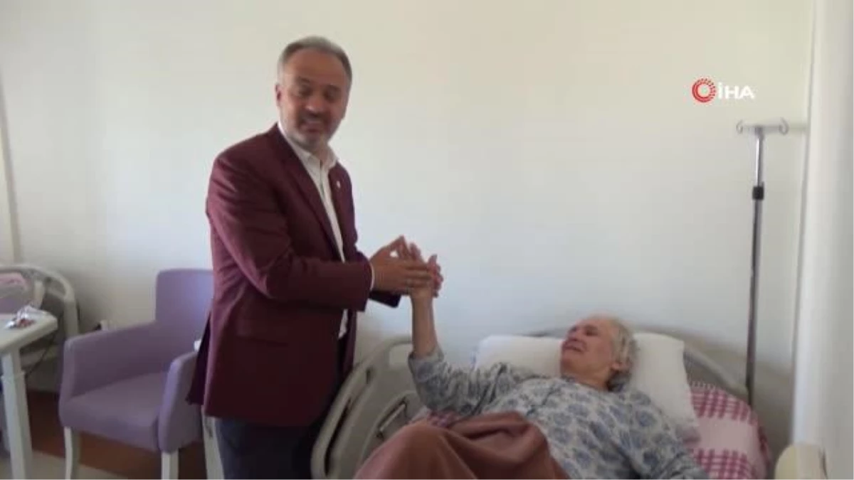 Bursa Büyükşehir Belediye Başkanı Alinur Aktaş, Yatalak Felç Hastasını Ziyaret Etti