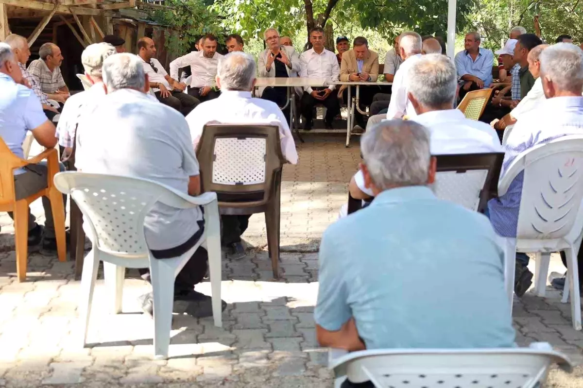 Kozan Belediye Başkanı depremde zarar gören mahalleleri ziyaret etti