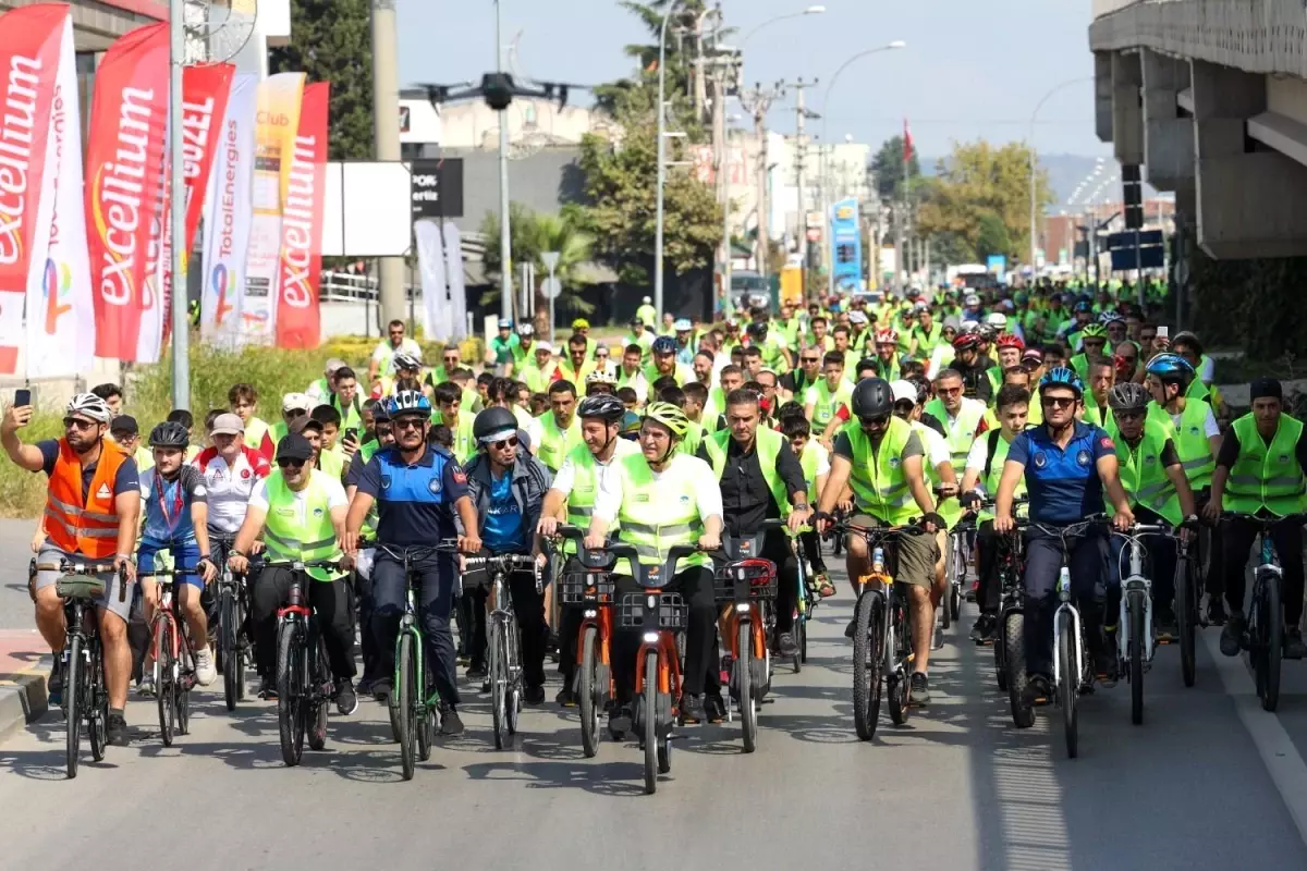Sakarya\'da Avrupa Hareketlilik Haftası kapsamında bisikletle şehir turu yapıldı