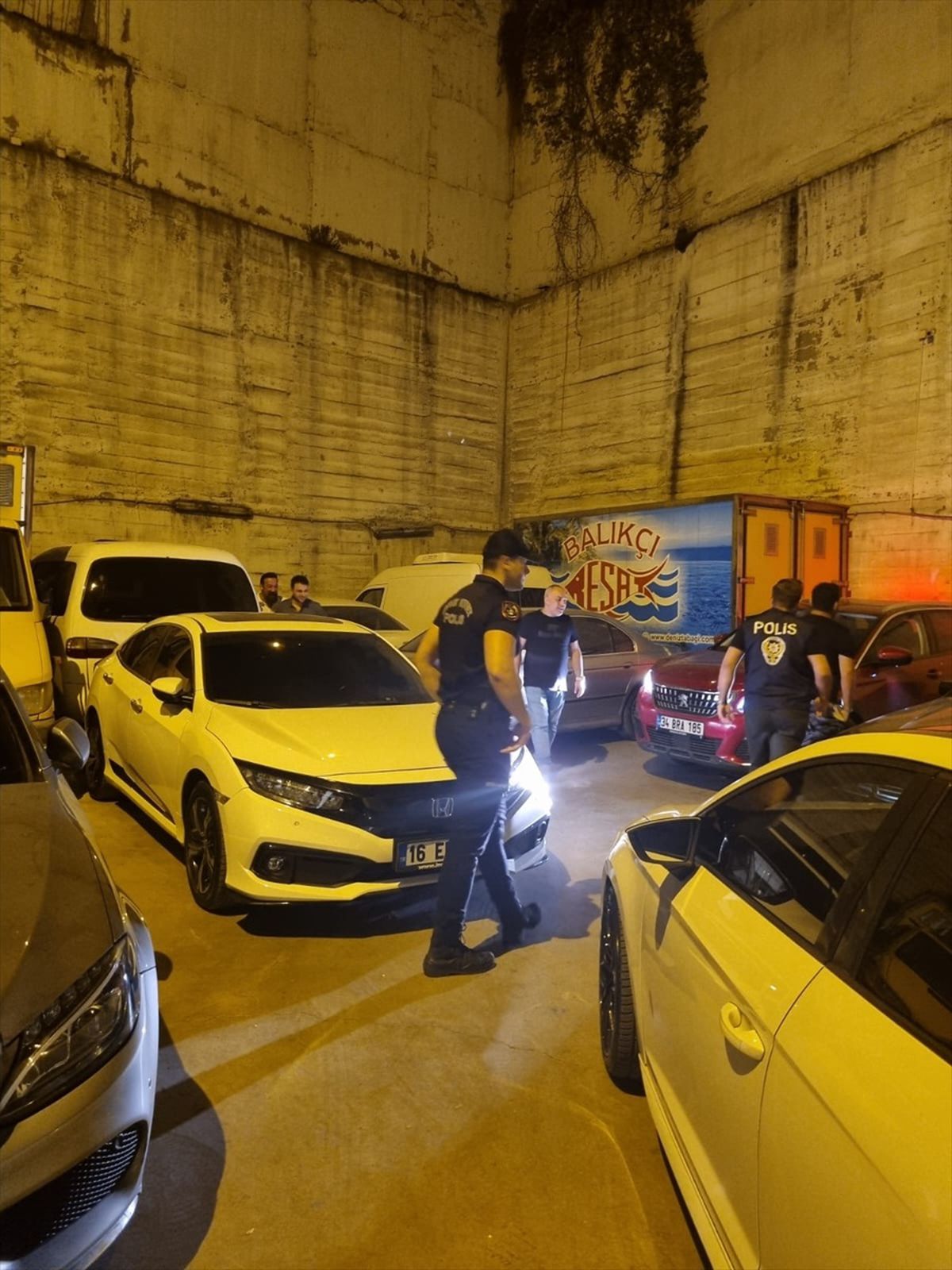 Bursa\'da yapılan uygulamalarda 4 aranan şahıs yakalandı