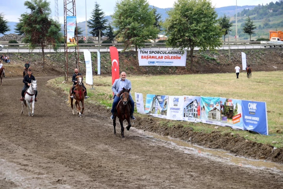 Samsun\'da Rahvan At Yarışları Festivali Düzenlendi