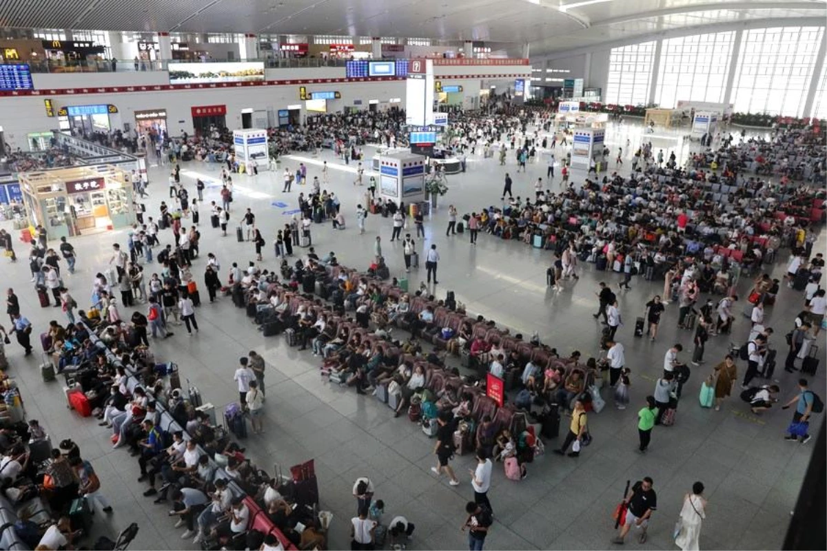 Çin\'de Tren Biletleri Rekor Satış Yaptı