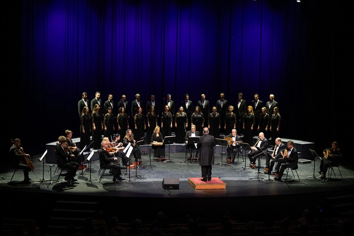AKM 2023-2024 Sezonu, Cumhurbaşkanlığı Klasik Türk Müziği Korosu Konseriyle Açıldı