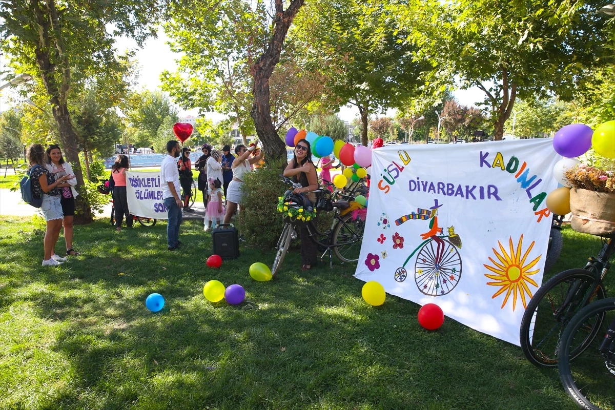 Diyarbakır\'da Süslü Kadınlar Bisiklet Turu düzenlendi