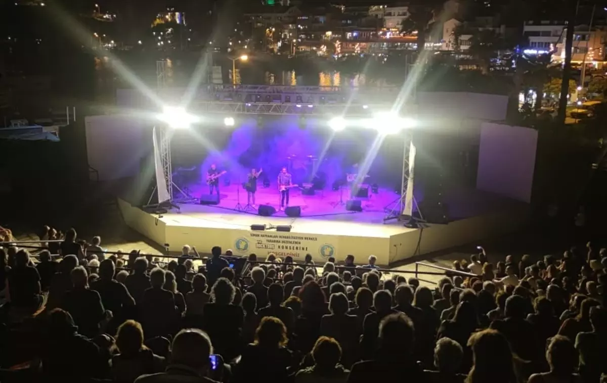 The Rocktors, Datça\'da Sokak Hayvanları Rehabilitasyon Merkezi için konser verdi