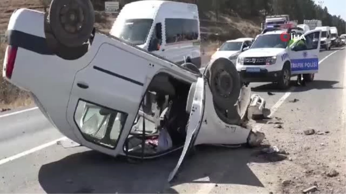 Ağrı\'da düğün konvoyunda meydana gelen kazada 5 kişi yaralandı