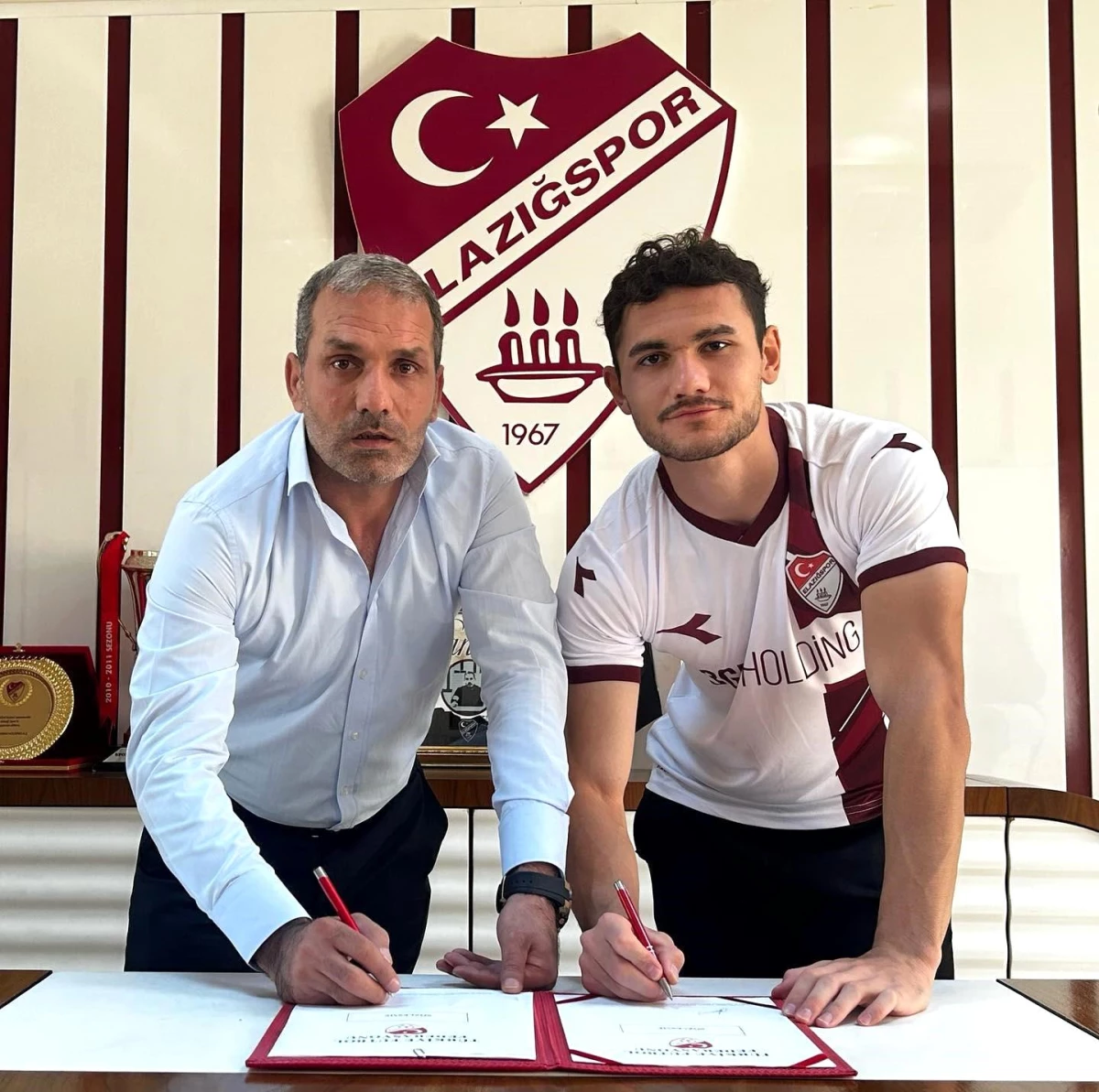 Elazığspor, genç oyuncularla sözleşme imzaladı