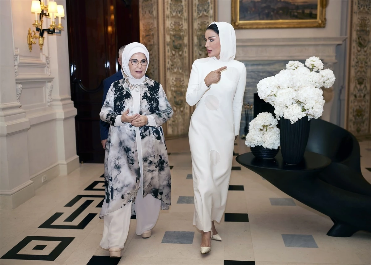 Emine Erdoğan, Katar Emiri Şeyh Al Sani\'nin annesi Şeyha Moza\'yla görüştü