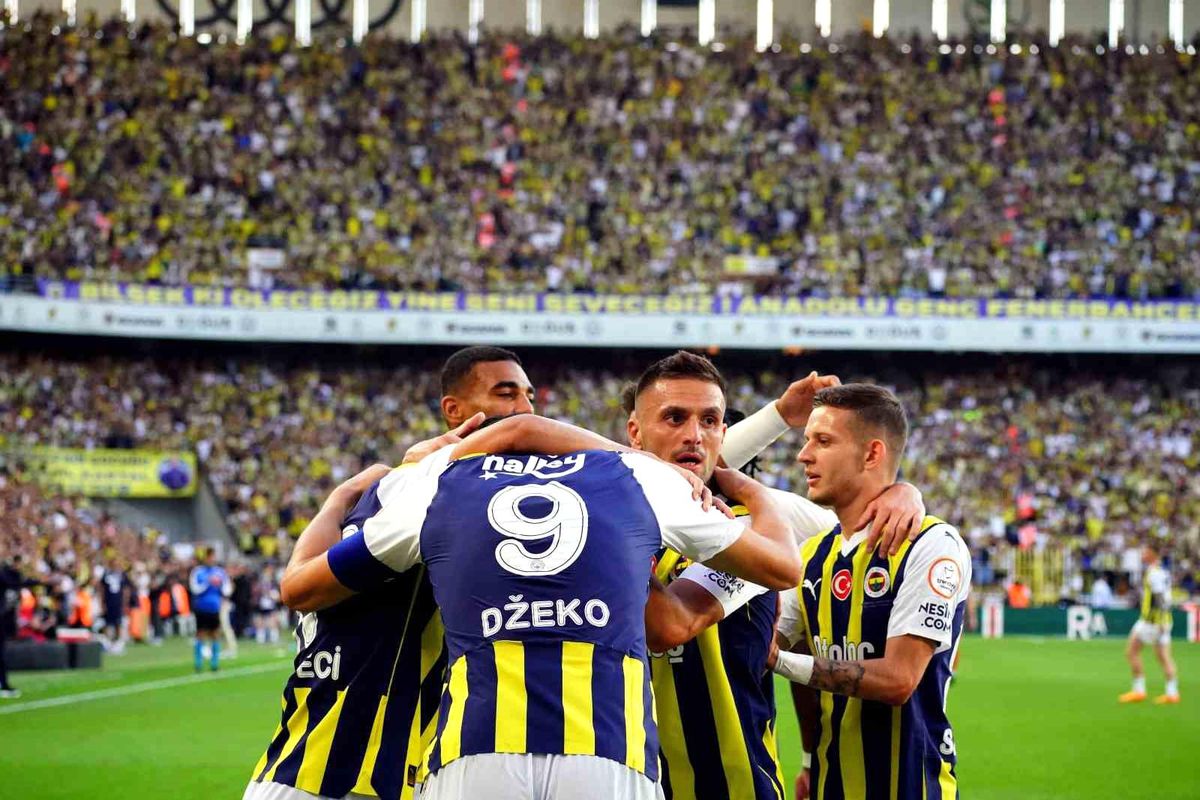 Fenerbahçe, Antalyaspor\'u mağlup ederek 4\'te 4 yaptı