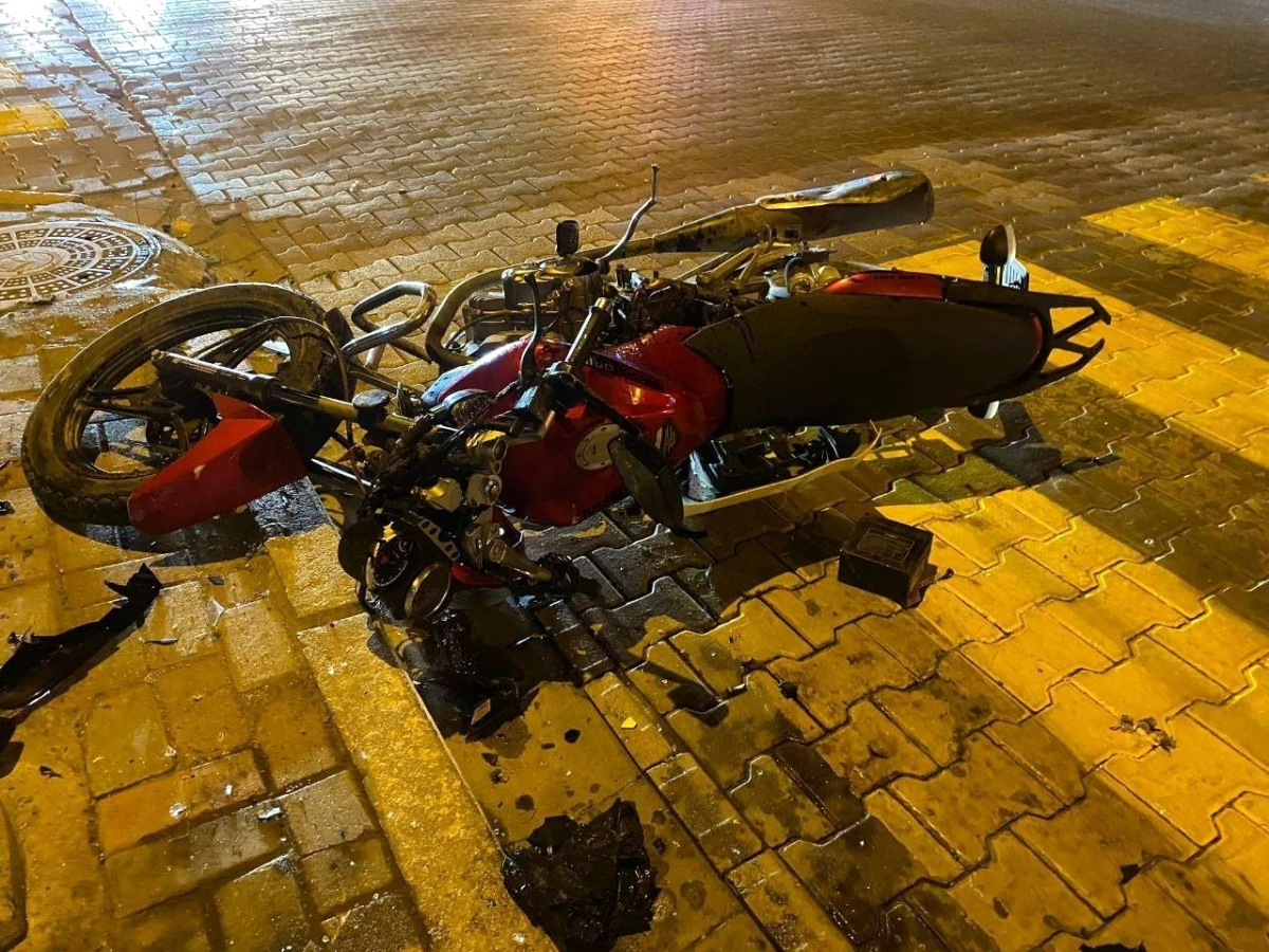 Balıkesir Gönen\'de Motosiklet Kazası: Bir Yaralı
