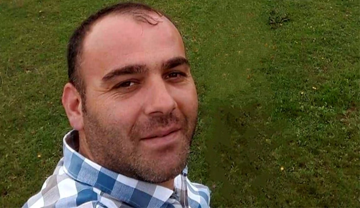 Kocaeli\'de Halı Sahada Kalp Krizi Geçiren Adam Hayatını Kaybetti