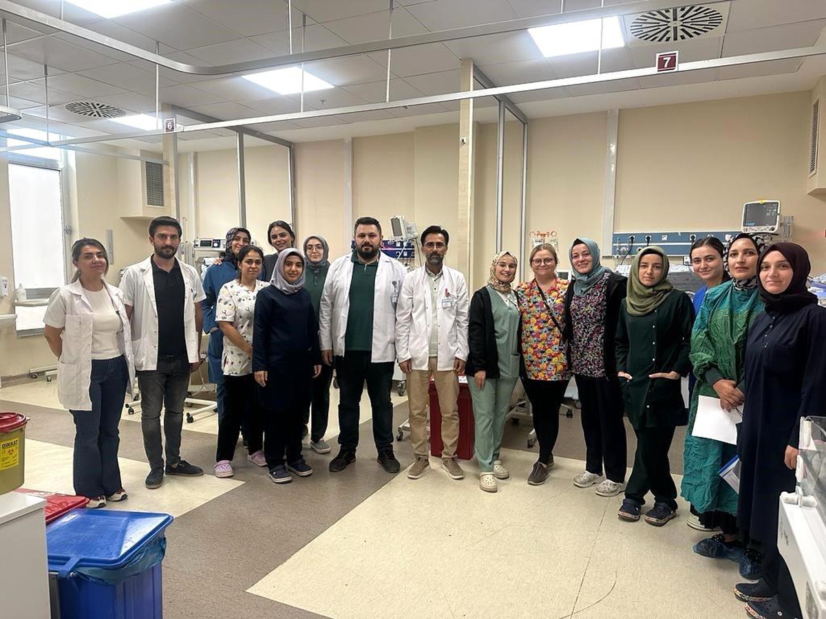 Adıyaman Eğitim ve Araştırma Hastanesi\'nde Hemşirelere Yenidoğan Muayenesi ve Hemşirelik Bakım Eğitimi Verildi