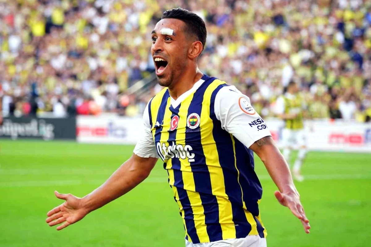 İrfan Can Kahveci, Antalyaspor karşısında 1 gol, 1 asistle galibiyette önemli rol oynadı
