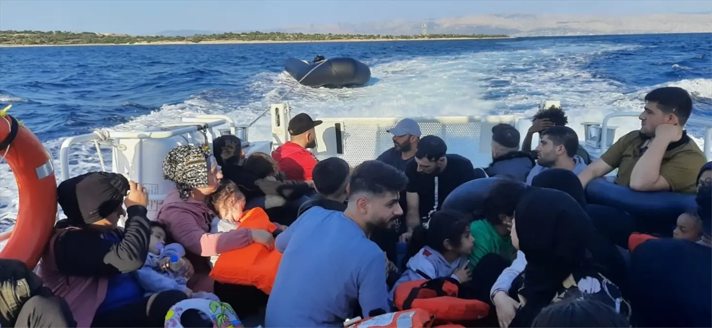 İzmir açıklarında 228 düzensiz göçmen yakalandı