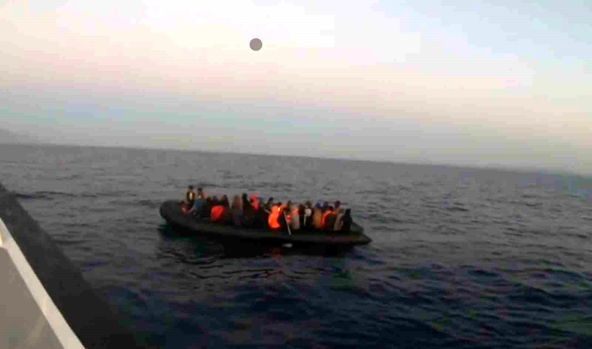 Yunanistan unsurlarınca geri itilen göçmenler Bodrum\'da kurtarıldı