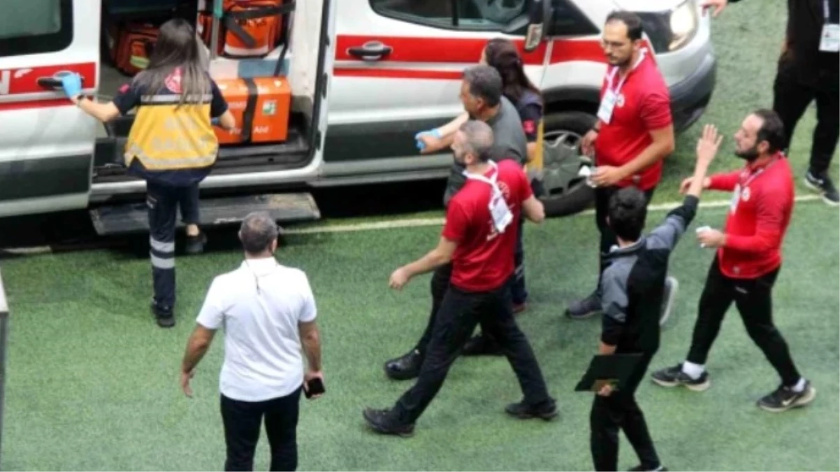 Giresunspor Teknik Direktörü Mustafa Kaplan maç sırasında fenalaştı! Hemen ambulansa alındı