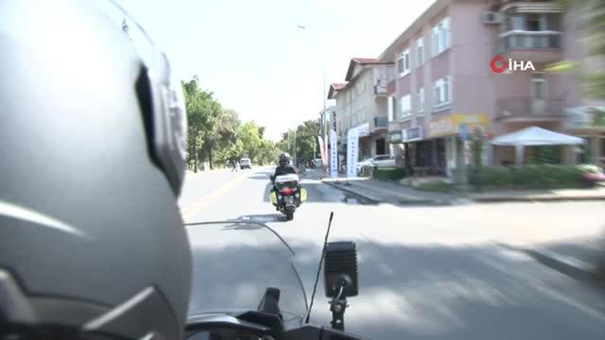Motosiklet ambulanslar \'altın dakikalar\' içerisinde yaptıkları müdahale ile hayat kurtarıyor