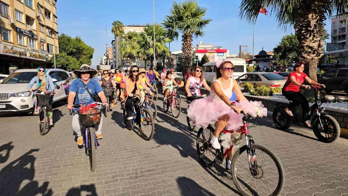 Aydın\'ın Nazilli ilçesinde Süslü Kadınlar Bisiklet Turu düzenlendi