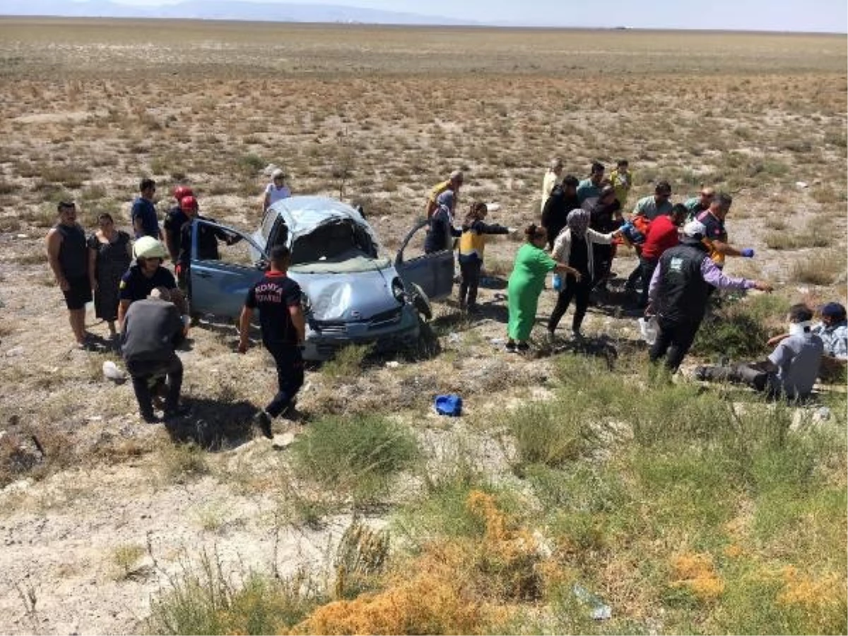 Konya\'da Otomobil Takla Atarak Şarampole Devrildi: 5 Yaralı