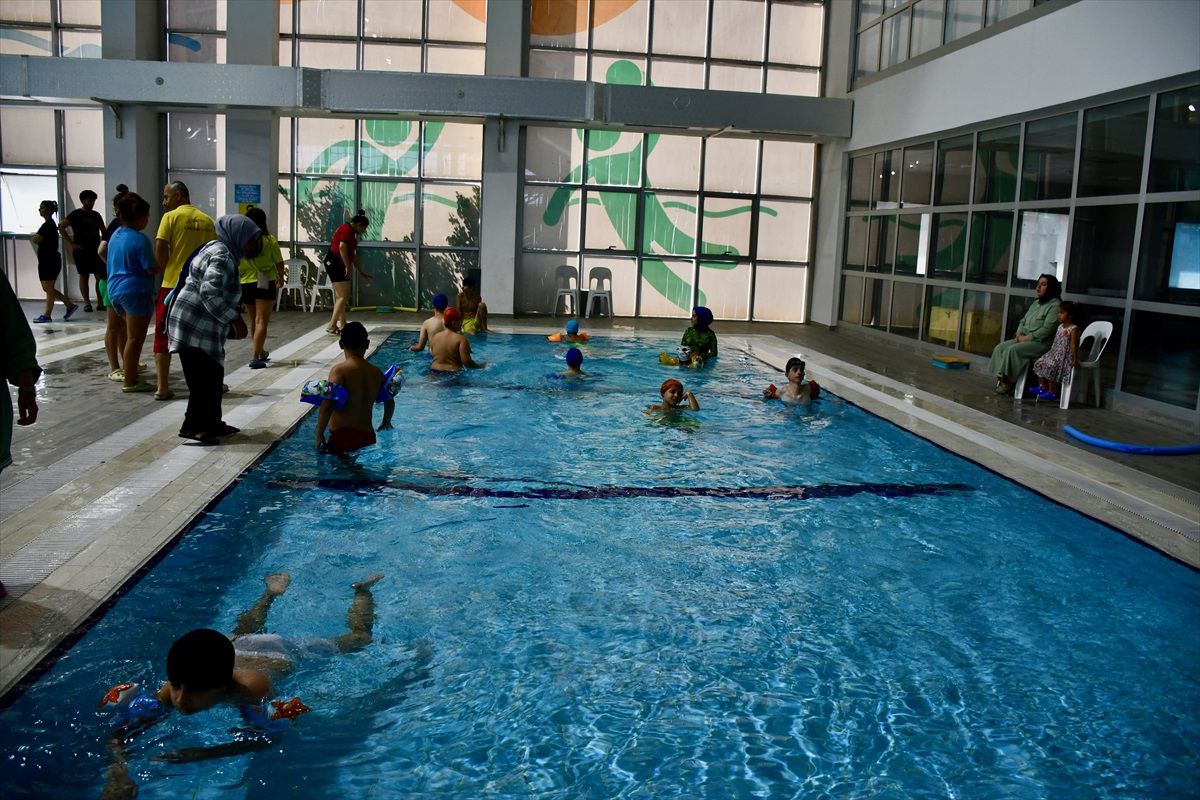 Kocaeli\'de Özel Gereksinimli Çocuklara Ücretsiz Yüzme Eğitimi Veriliyor