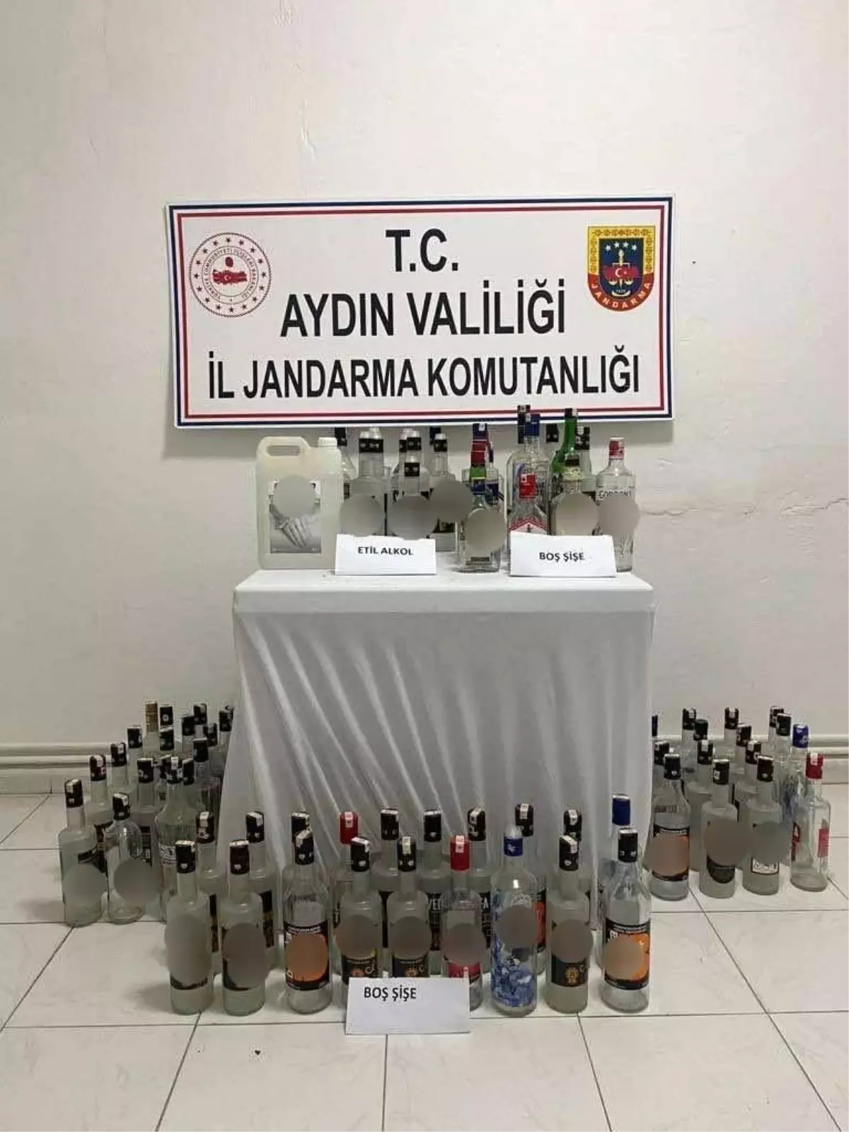 Kuşadası\'nda Sahte Alkol İmalathanesine Baskın: Çok Sayıda Sahte Alkol Ele Geçirildi