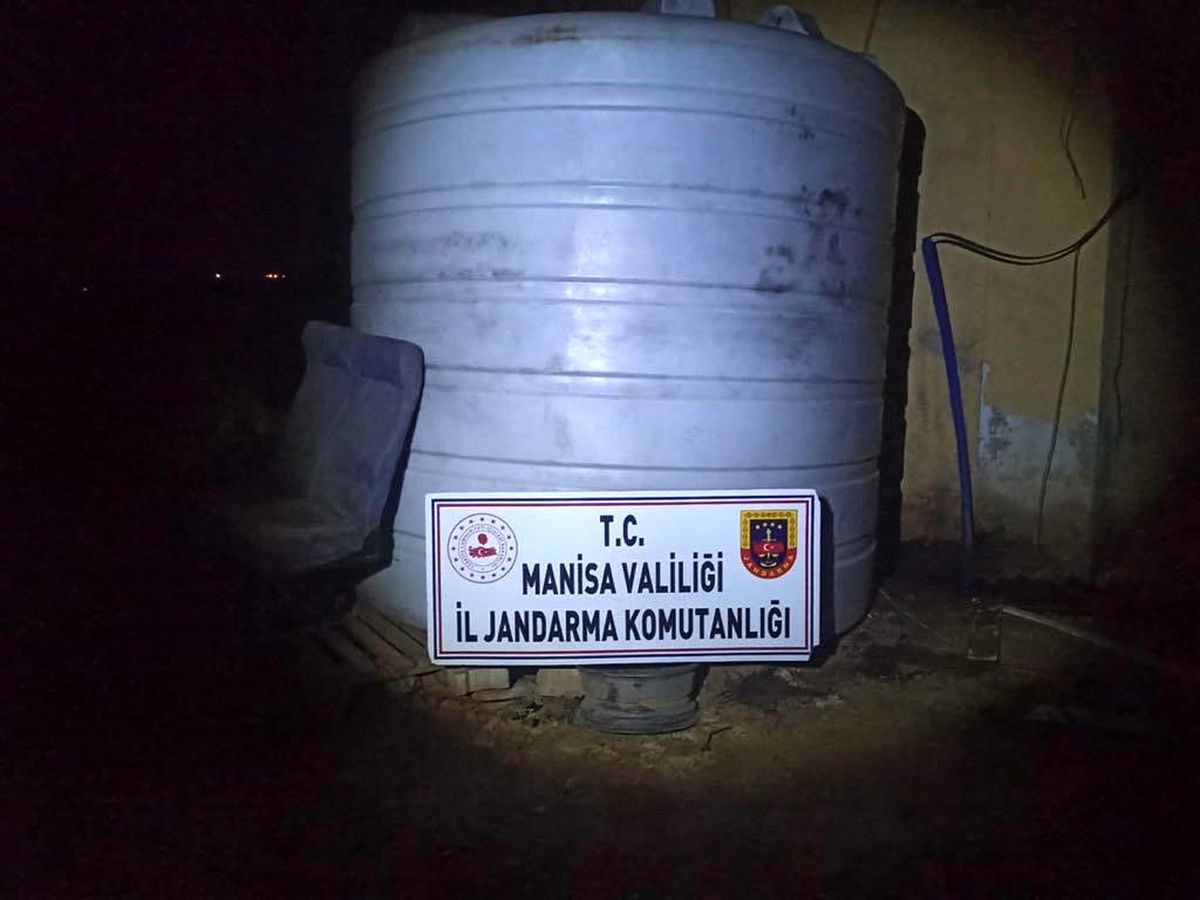 Salihli\'de 2 Bin 500 Litre Kaçak Akaryakıt Ele Geçirildi
