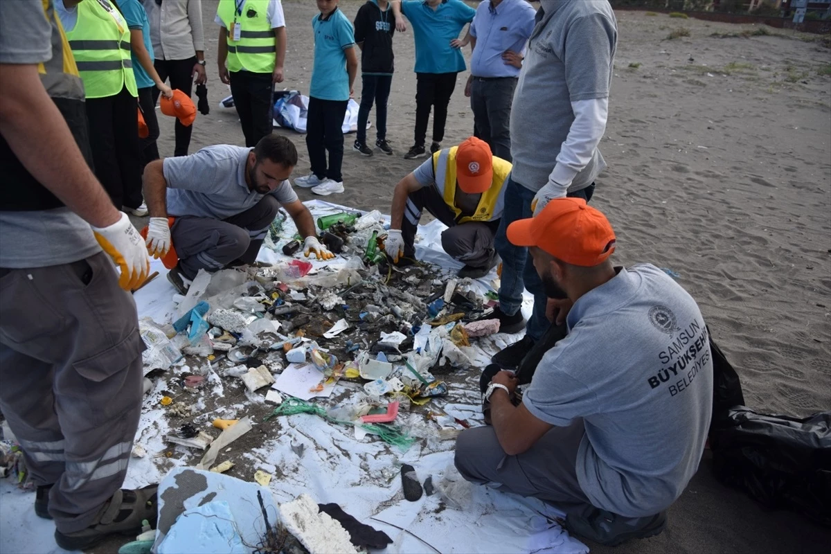 Samsun\'da \'Let\'s Do It\' İşbirliğiyle Sahillerde Çöp Toplama Etkinliği Gerçekleştirildi