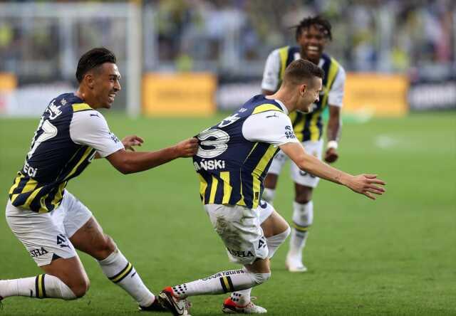 Son Dakika: Kadıköy'de geçit yok! Fenerbahçe, Antalyaspor'u 3 golle geçerek liderliğini sürdürdü Son Dakika: Kadıköy'de geçit yok! Fenerbahçe, Antalyaspor'u 3 golle geçerek liderliğini sürdürdü