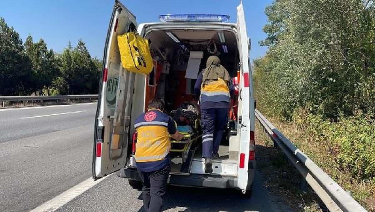 Düzce'de minibüs kaza yaptı: 1'i çocuk 3 yaralı