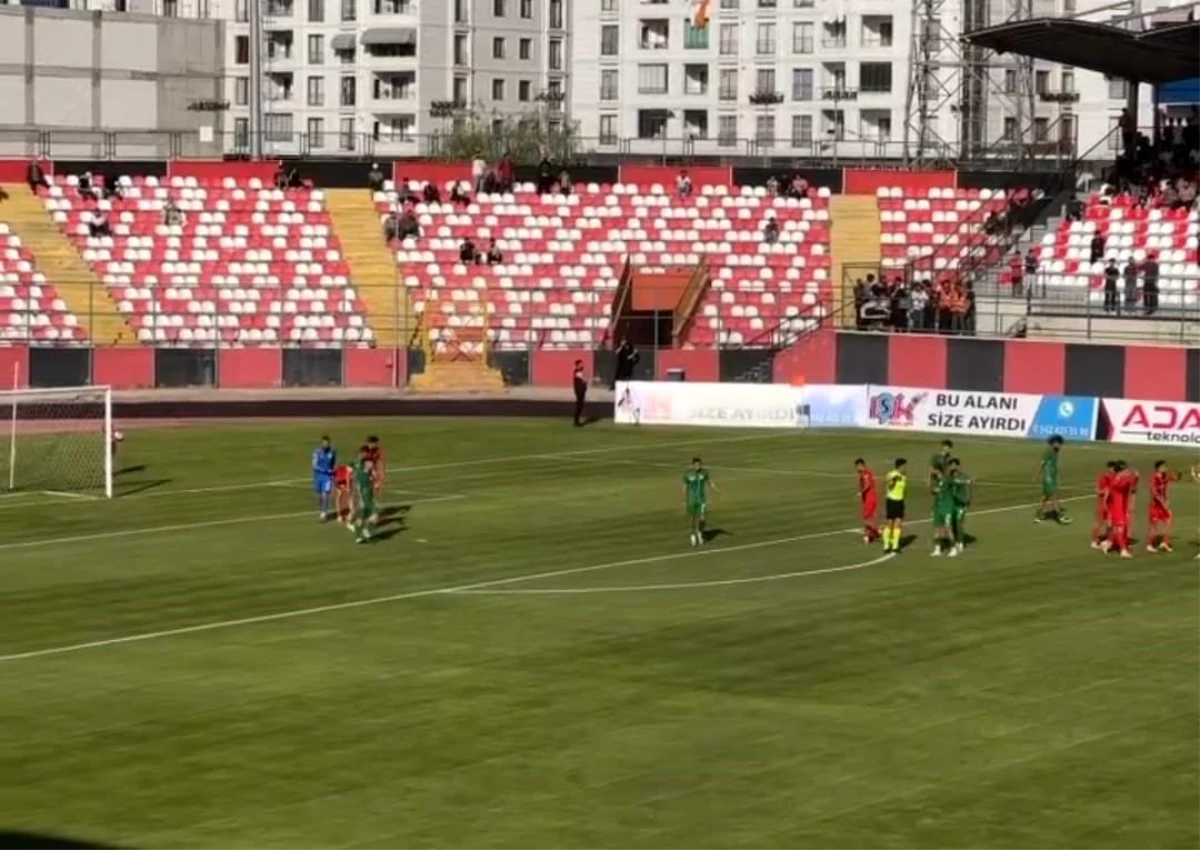 Vanspor FK, Kırşehir Futbol Spor Kulübü\'nü 2-0 mağlup etti
