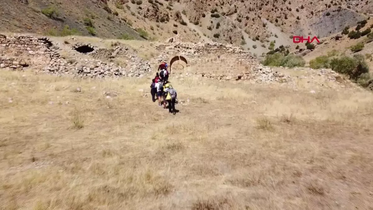 Van\'da doğaseverler Meryem Ana Manastırı\'na yürüyüş düzenledi