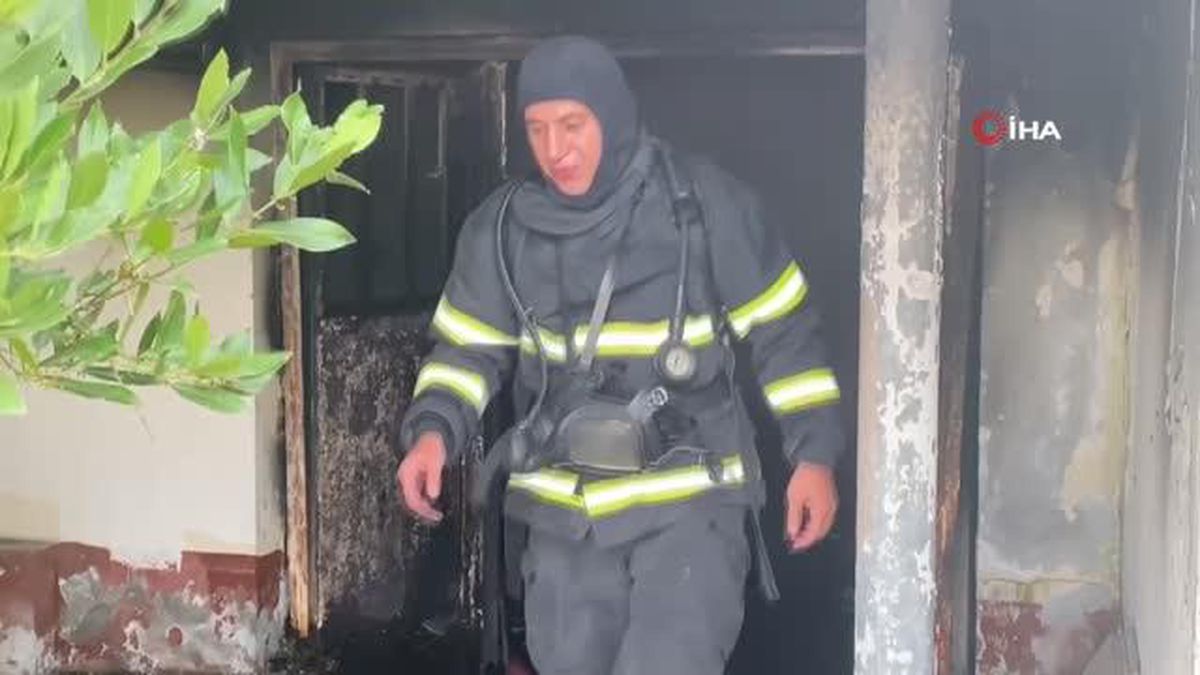 Kocaeli Darıca\'da Yalının Ardiyesinde Yangın Çıktı