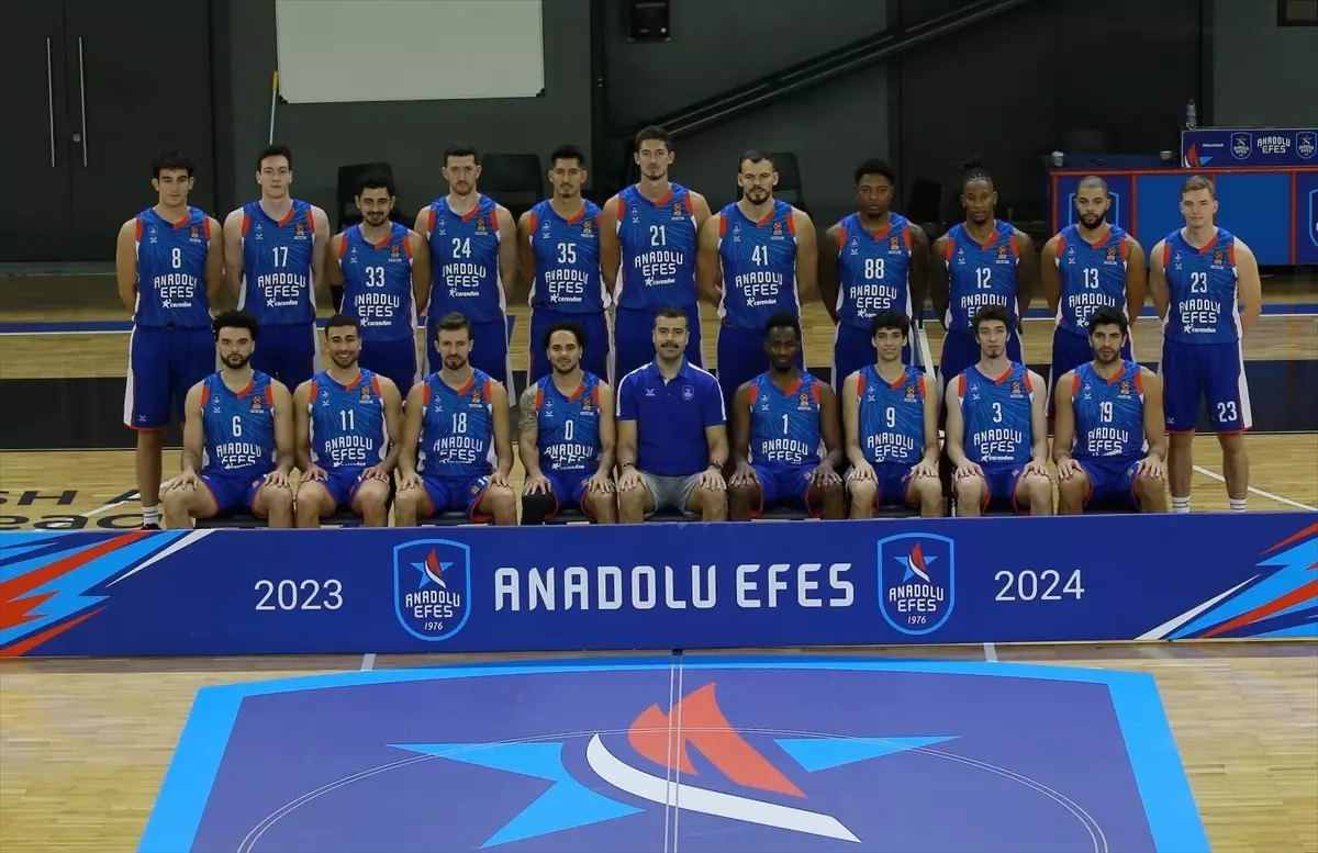 Anadolu Efes, yeni sezon öncesi medya gününde basın mensuplarıyla buluştu