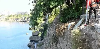 Antalya'da Dağcılar Falezlerde Çöp Topladı