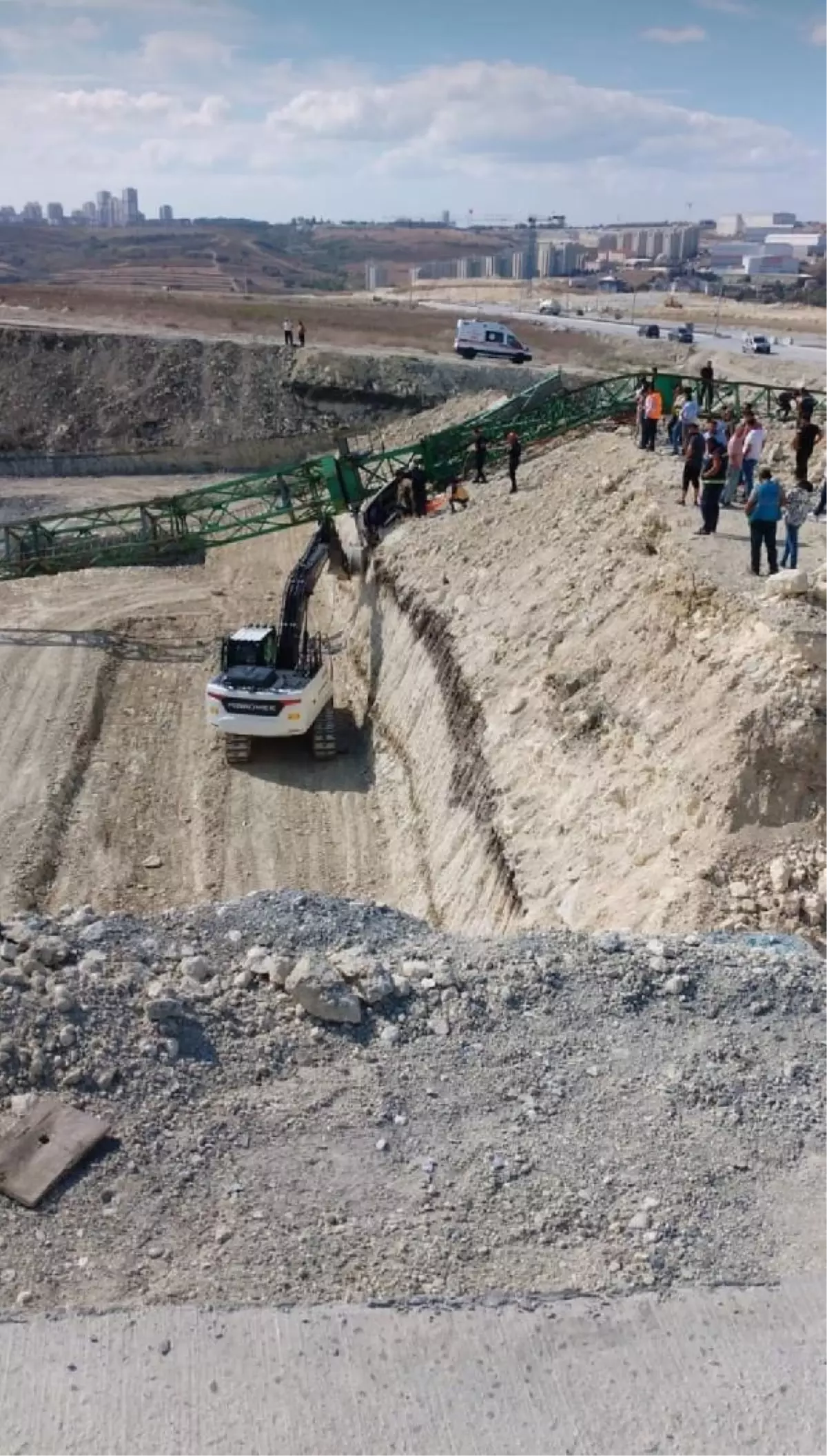 İstanbul Arnavutköy\'de Vinç Kazası: Bir Kişi Hayatını Kaybetti