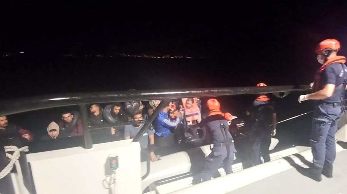 Aydın\'da Sahil Güvenlik Ekipleri 65 Düzensiz Göçmen Yakaladı