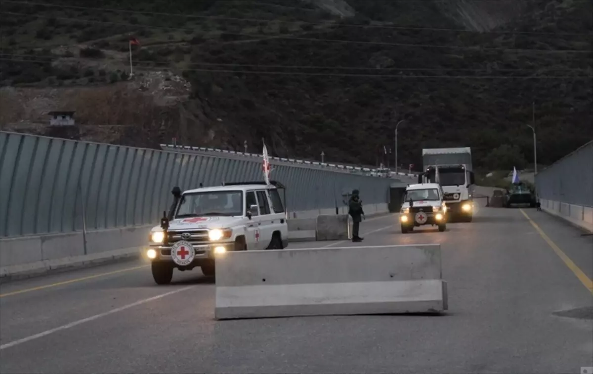 Azerbaycan, Ağdam-Hankendi ve Laçın-Hankendi yollarında ICRC tırlarının geçişine izin verdi