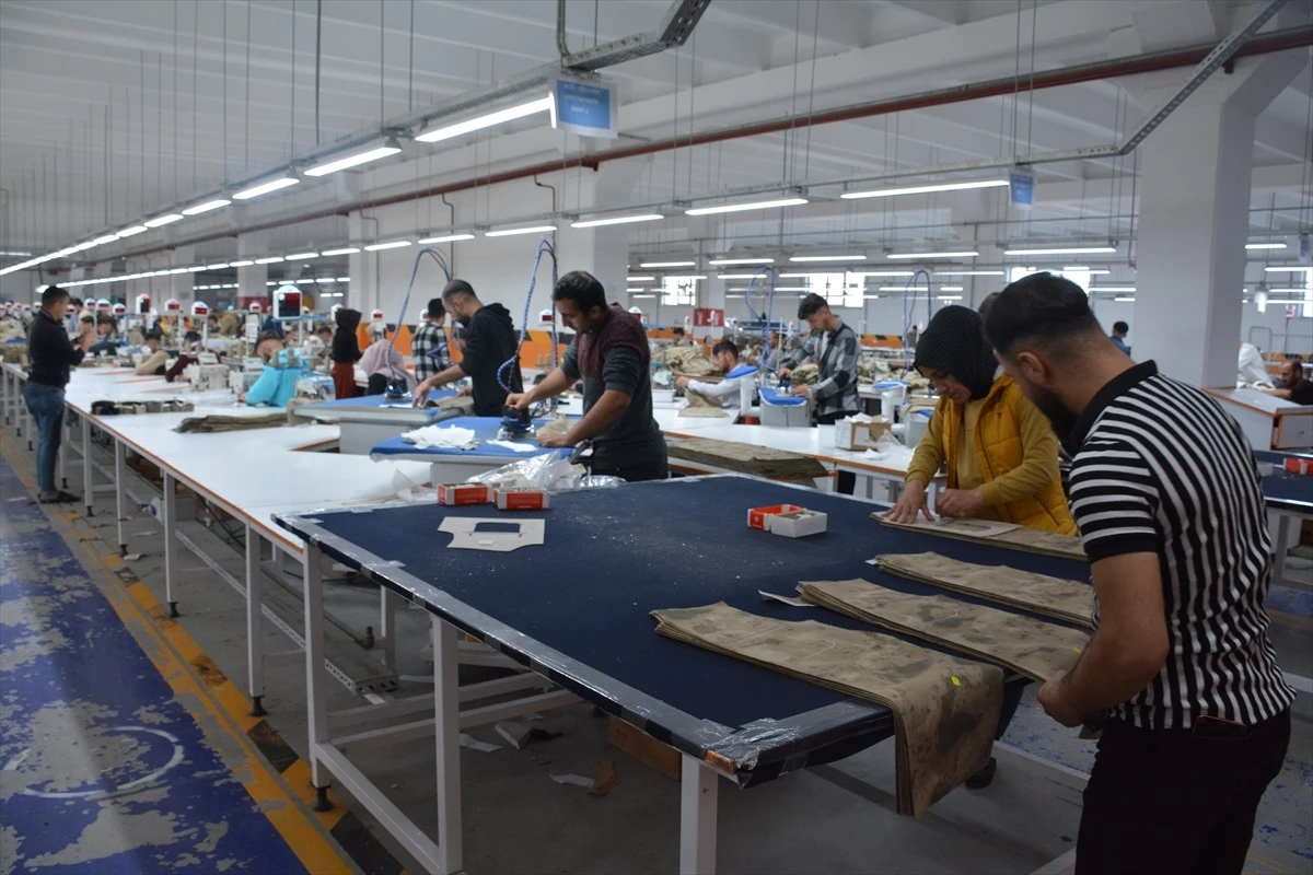 Bitlis\'te Kurulan Tekstil Fabrikaları 12 Bin Kişiye İstihdam Sağlıyor