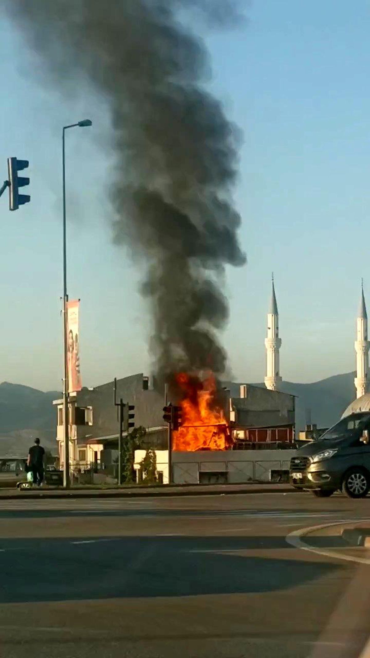 Bursa\'da çatı yangını korku dolu anlar yaşattı