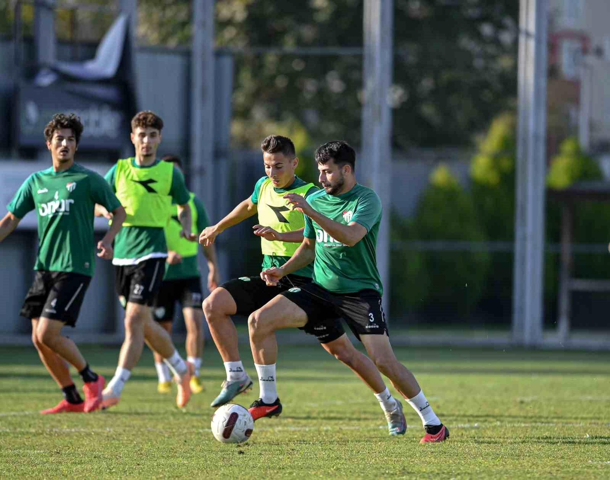 Bursaspor, Altınordu maçı hazırlıklarına başladı