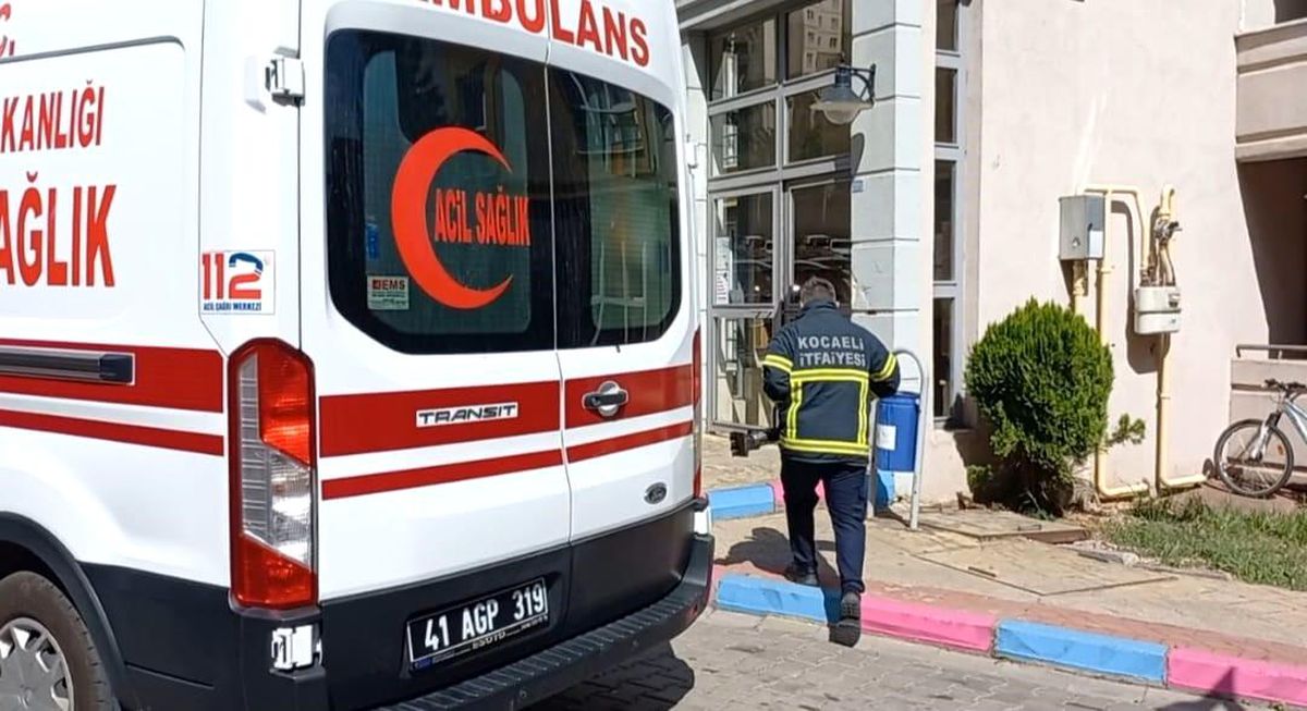 İzmit\'te Kadının Elini Sıkıştıran Çekyat Kurtarıldı