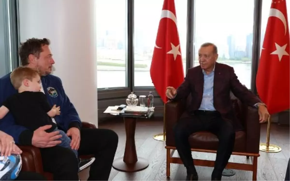 Cumhurbaşkanı Erdoğan, Tesla ve SpaceX'in kurucusu Elon Musk'ı kabulünde Tesla'nın yedinci fabrikasını Türkiye'de kurması için çağrı yaptı.