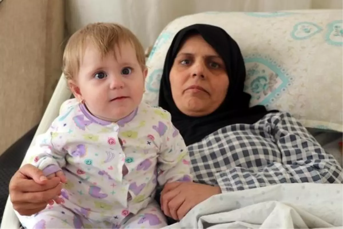 Depremde enkaz altından çıkarılan \'mucize bebek\' ve annesine destek