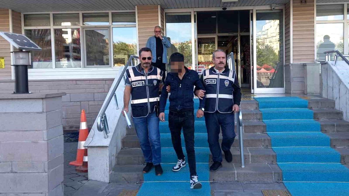 Kırıkkale\'de Devlet Kurumlarına Hakaret Eden Şahıs Gözaltına Alındı