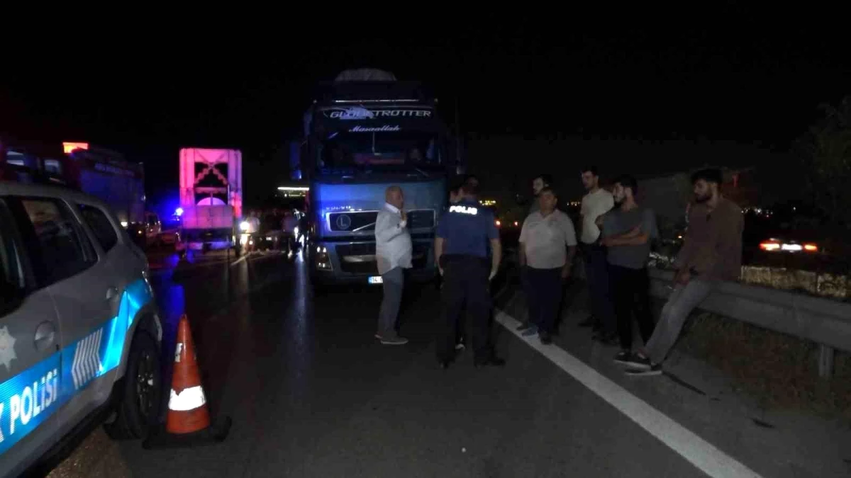 Bursa\'da dinamit yüklü kamyon devrildi, yol saatlerce trafiğe kapandı