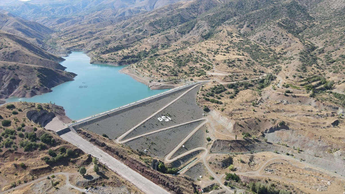 Erzincan\'da Göyne Barajı\'ndan Kontrollü Su Salımı ile Çiftçiler Su Tasarrufu Sağlıyor